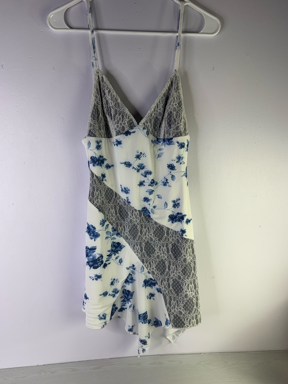 White Fox settle for you mini Floral Print Dress size medium NWT